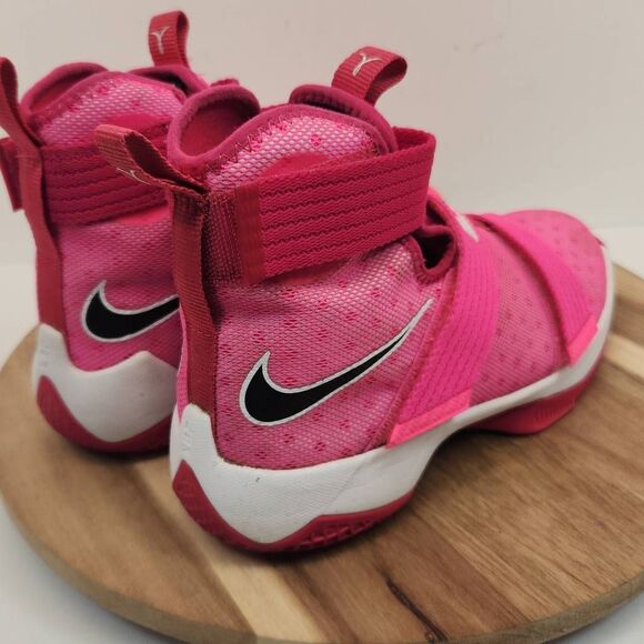 Nike LeBron Soldier 10 GS 'Vivid Pink Blast' 845121-606 size 6Y / Women's 7.5 - Picture 4 of 11